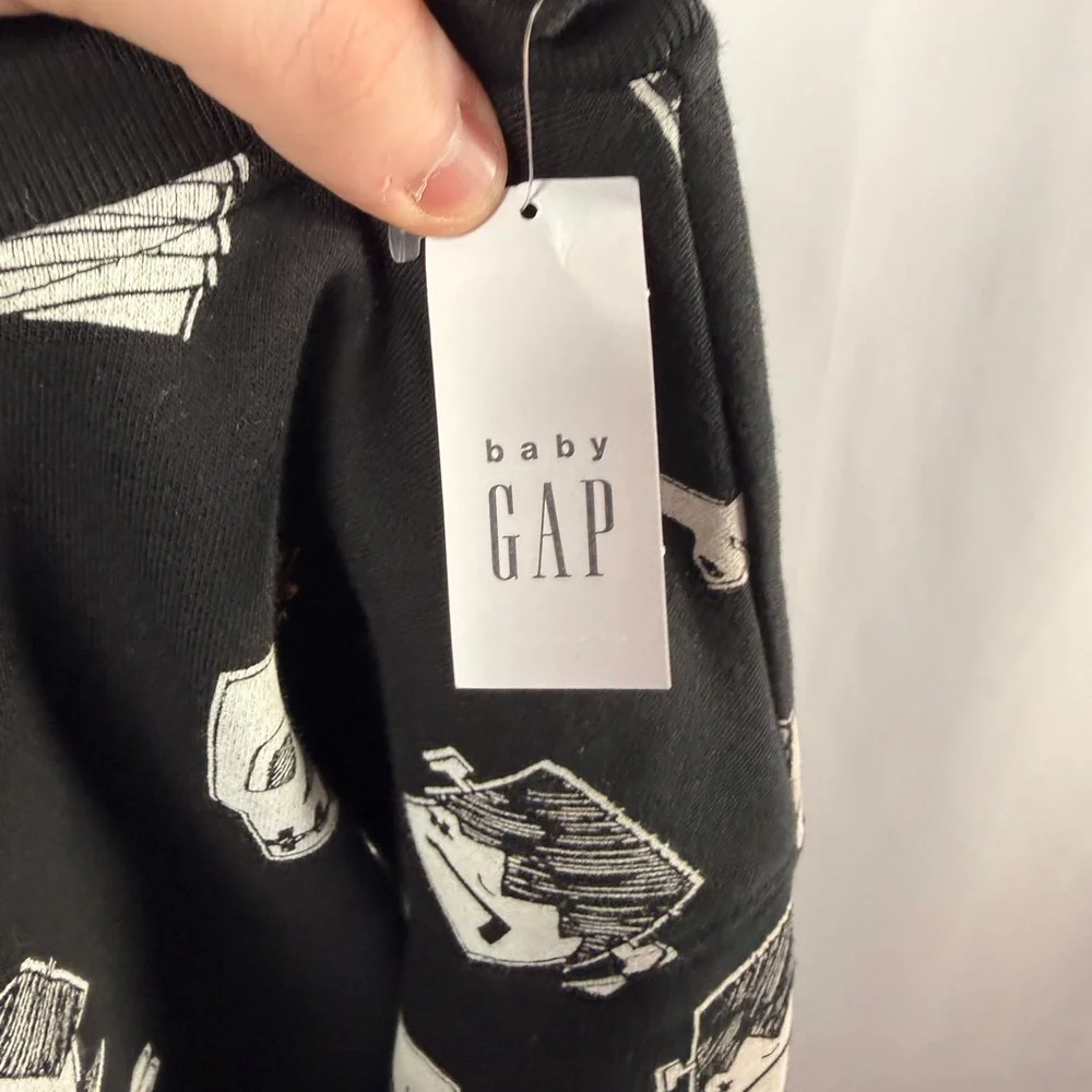 NWT‎ GAP Kids Monsters Halloween Crewneck Sweatshirt in Black White Size Boys 6